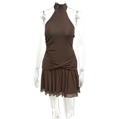 Abito con scollo all'americana con volant