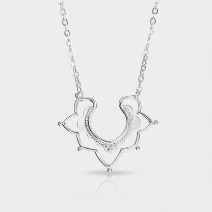 Collana floreale semplicistica