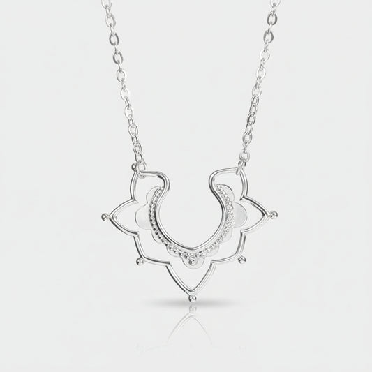 Collana floreale semplicistica