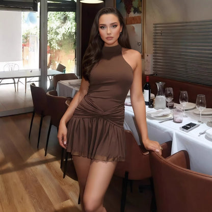 Abito con scollo all'americana con volant