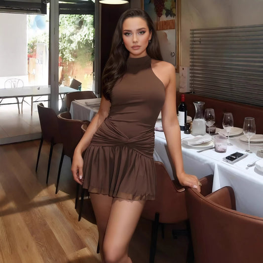 Abito con scollo all'americana con volant